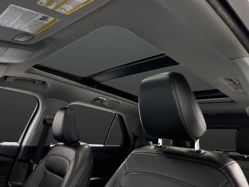 Used 2023 Ford Explorer Limited image 7