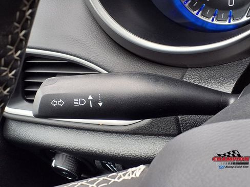 Used 2026 Chrysler Pacifica Select FWD image 26