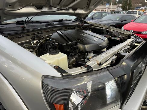 Used 2010 Toyota Tacoma Base image 15