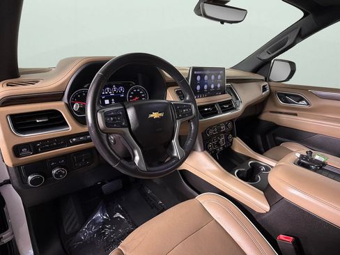Used 2021 Chevrolet Suburban Premier w/ Premium Package RWD image 18