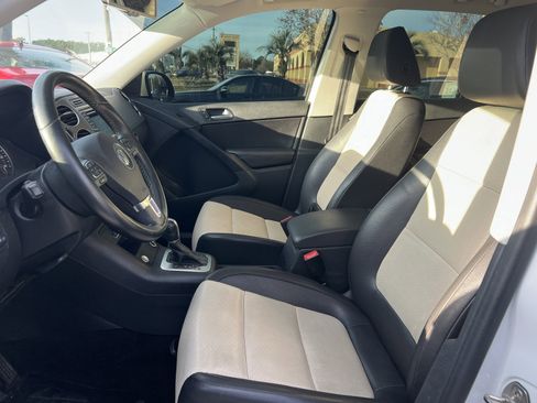 Used 2016 Volkswagen Tiguan S image 9