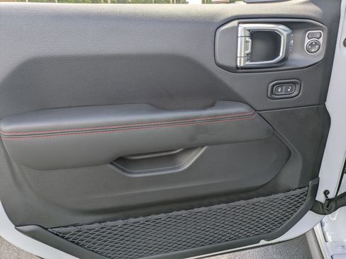 New 2025 Jeep Wrangler Rubicon w/ Technology Group image 10