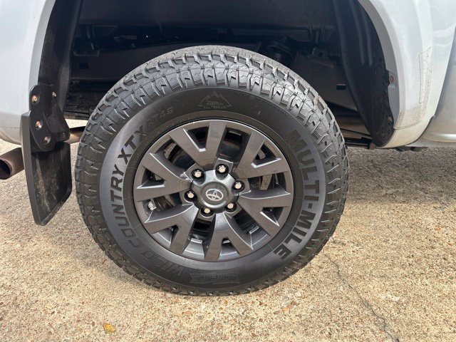Used 2021 Toyota Tacoma SR5 AWD/4WD image 29