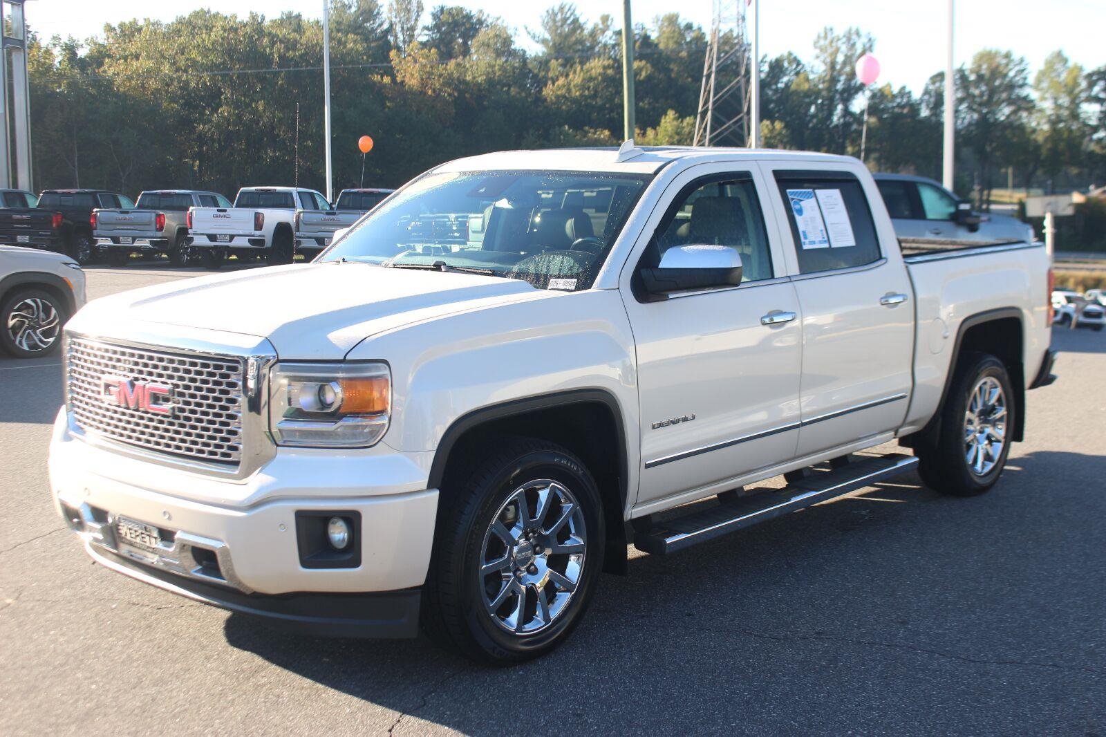 Used 2015 GMC Sierra 1500 Denali w/ Driver Alert Package AWD/4WD image 3