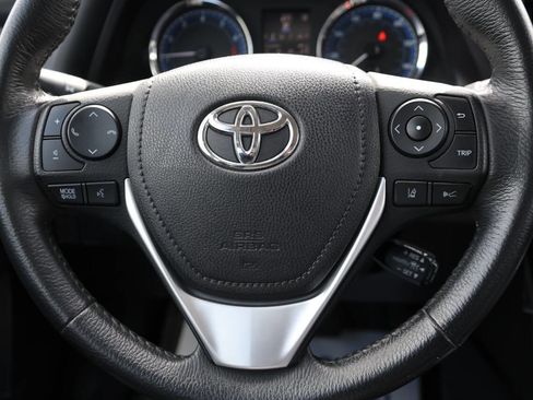Used 2018 Toyota Corolla XSE image 18