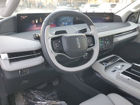 New 2025 Lincoln Navigator L Reserve image 14