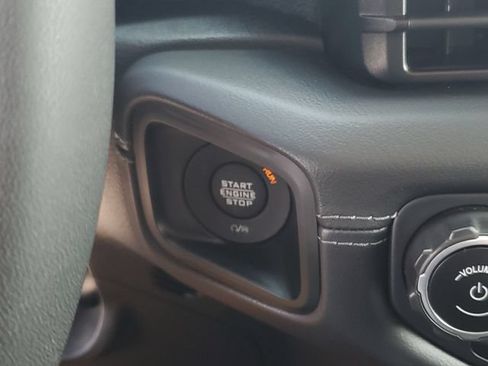 Used 2025 Jeep Gladiator Rubicon w/ Convenience Group AWD/4WD image 28