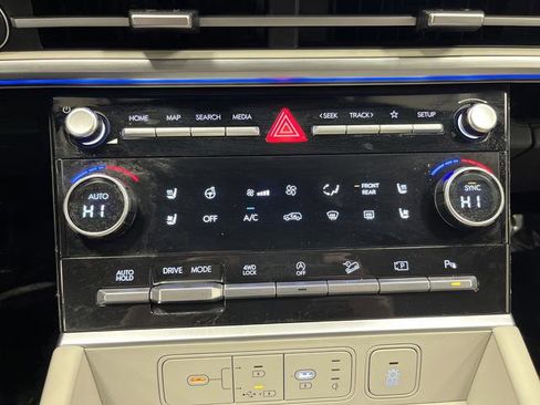 Used 2024 Hyundai Santa Fe Limited image 21