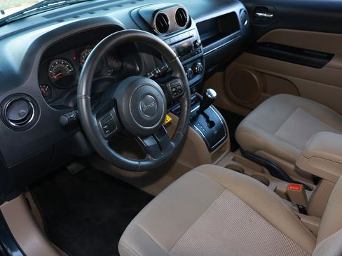 Used 2016 Jeep Patriot Latitude w/ Sun/Sound Group image 4