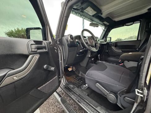 Used 2017 Jeep Wrangler Unlimited Sport w/ Connectivity Group AWD/4WD image 13