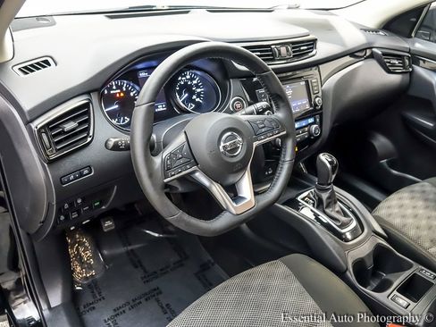 Used 2021 Nissan Rogue Sport SV image 11