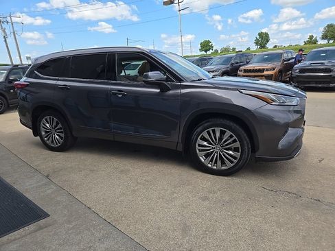Used 2021 Toyota Highlander Platinum AWD/4WD image 13