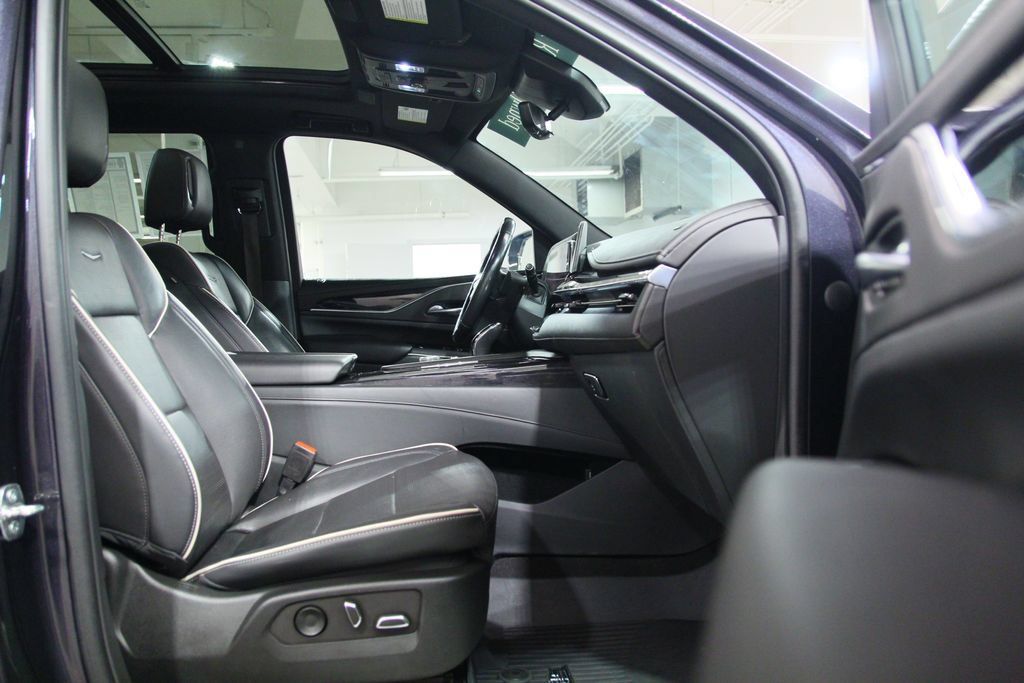 Used 2022 Cadillac Escalade Sport w/ LPO, Floor Liner Package AWD/4WD image 20