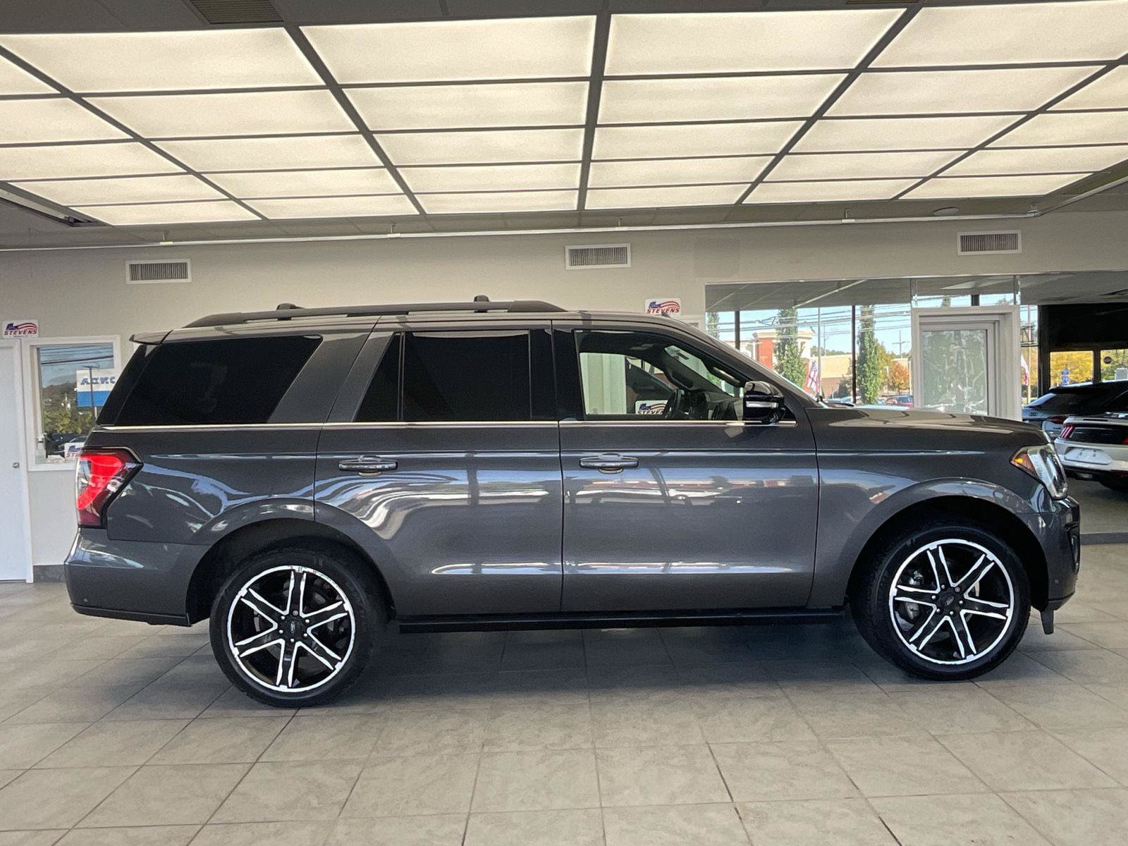 Used 2019 Ford Expedition Limited w/ Equipment Group 303A AWD/4WD image 4