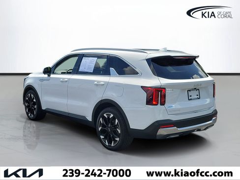 Certified 2024 Kia Sorento SX FWD image 4