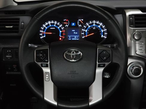 Used 2016 Toyota 4Runner Limited image 25