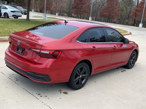 Certified 2022 Volkswagen Jetta SE image 10