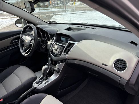 Used 2014 Chevrolet Cruze LS image 25