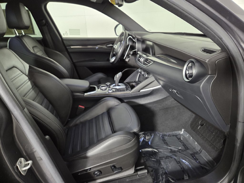 Used 2022 Alfa Romeo Stelvio Quadrifoglio w/ Active Assist Plus Package AWD/4WD image 33