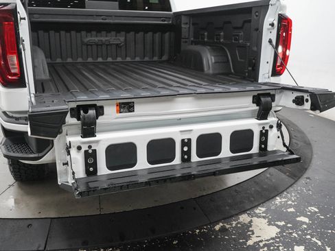 Used 2024 GMC Sierra 1500 AT4 w/ AT4 Preferred Package AWD/4WD image 17