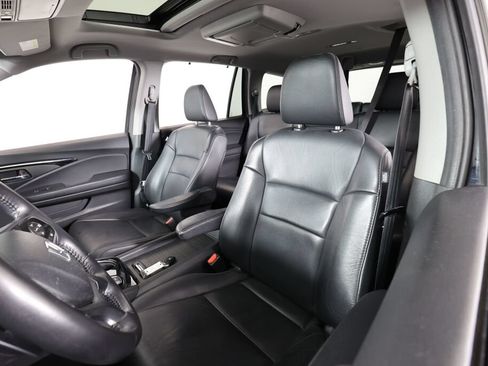 Used 2019 Honda Pilot Touring image 11