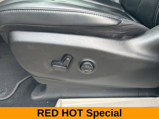 Used 2023 Chrysler Pacifica Touring-L FWD image 13