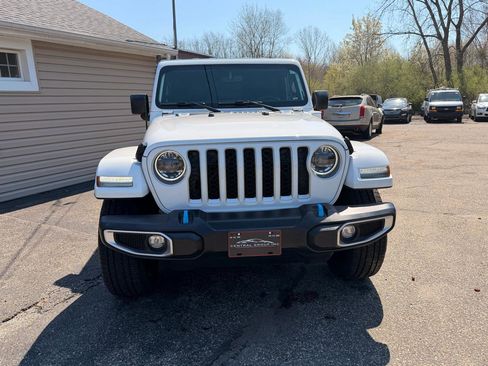 Used 2023 Jeep Wrangler Sahara w/ Cold Weather Group image 9