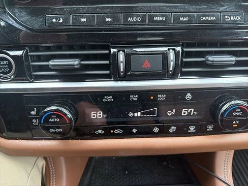 Used 2024 Nissan Pathfinder Platinum image 11