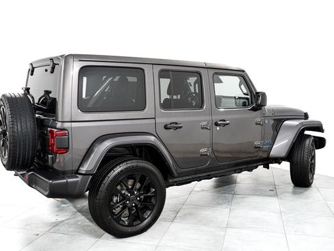 Used 2025 Jeep Wrangler Unlimited Sahara w/ Safety Group AWD/4WD image 7