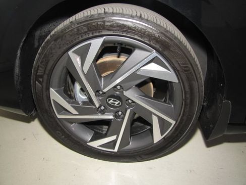 Used 2025 Hyundai Elantra Sport FWD image 24