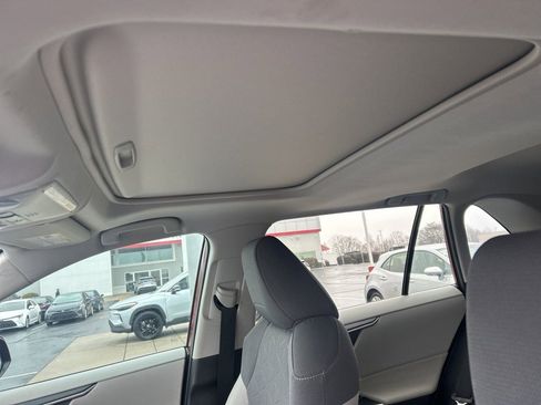 Used 2020 Toyota RAV4 XLE image 5