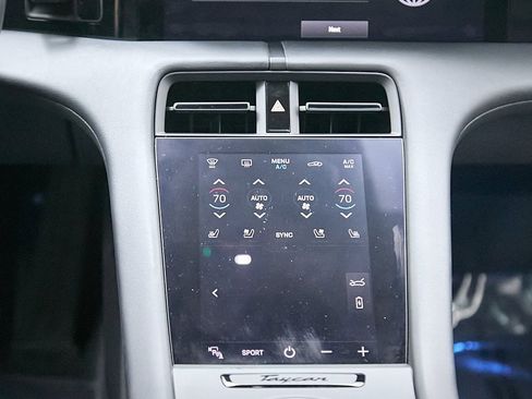 Used 2022 Porsche Taycan image 45