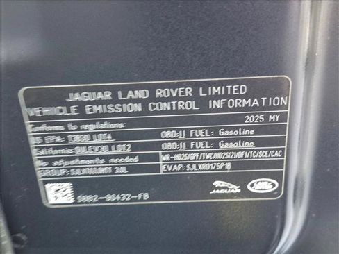 Used 2025 Land Rover Defender 130 X-Dynamic SE AWD/4WD image 22
