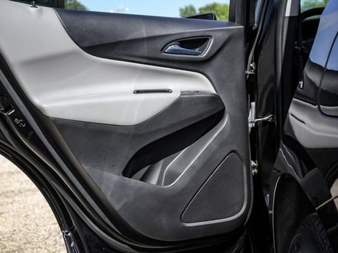 Used 2020 Chevrolet Equinox LS image 29