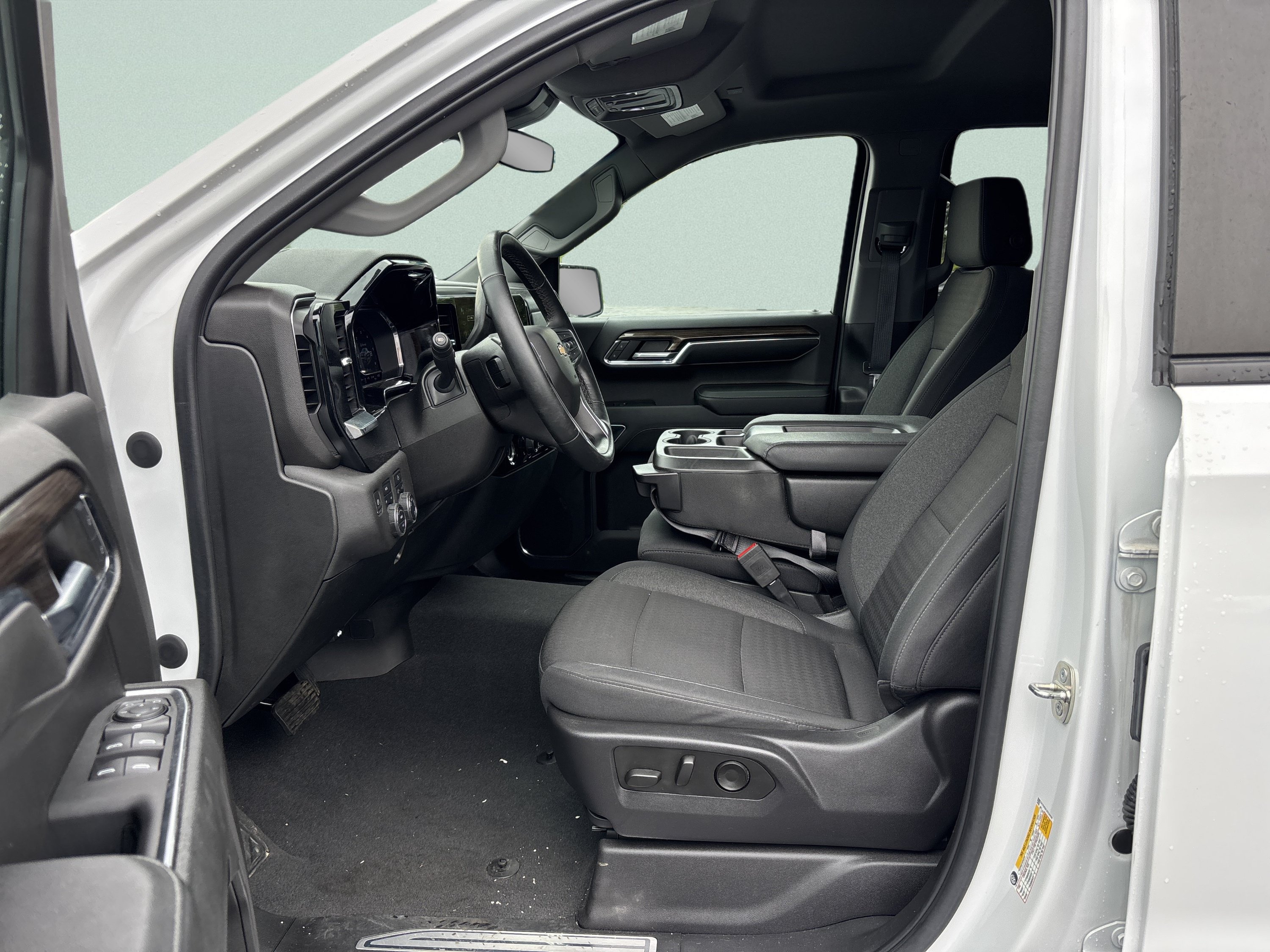 Used 2024 Chevrolet Silverado 1500 LT AWD/4WD image 11