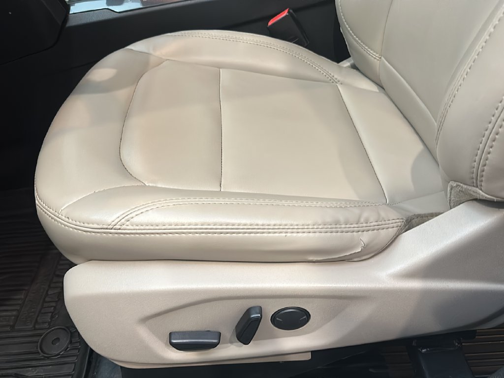 Used 2019 Ford Explorer XLT w/ Equipment Group 202A AWD/4WD image 13
