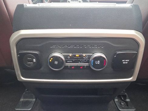 Used 2023 Ford Expedition Limited AWD/4WD image 35