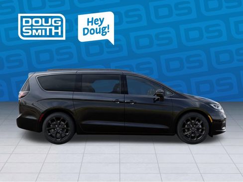 New 2026 Chrysler Pacifica Select image 21