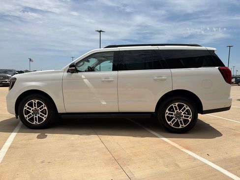 Used 2025 Ford Expedition Active AWD/4WD image 5