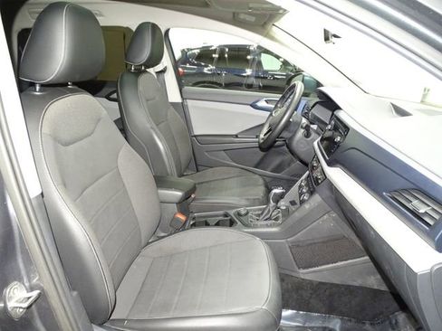 Used 2022 Volkswagen Taos SE w/ Panoramic Sunroof Package image 16