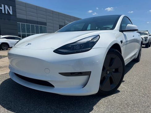 Used 2023 Tesla Model 3 Standard Range RWD image 1