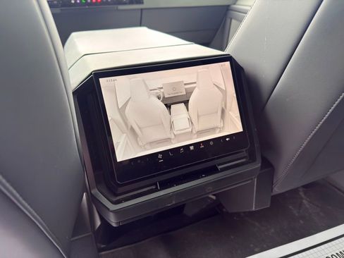 Used 2025 Tesla Cybertruck AWD Crew Cab image 29