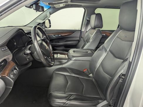 Used 2019 Cadillac Escalade Luxury image 9