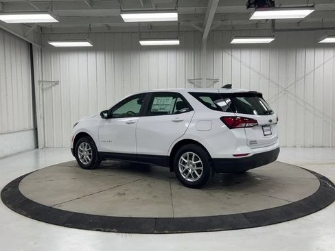 Used 2023 Chevrolet Equinox LS AWD/4WD image 6