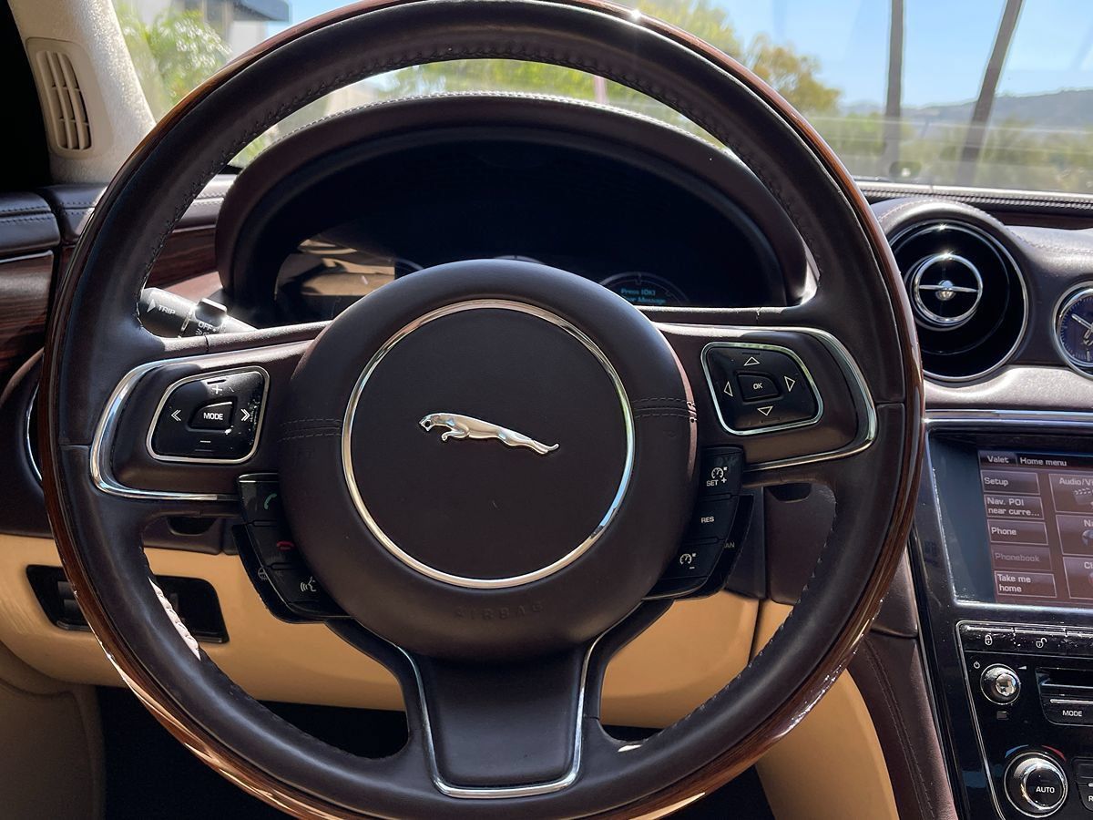 Used 2012 Jaguar XJ RWD image 26