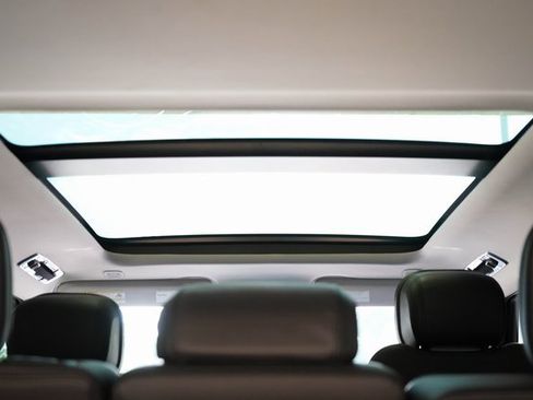 Used 2023 Land Rover Range Rover Sport SE image 17