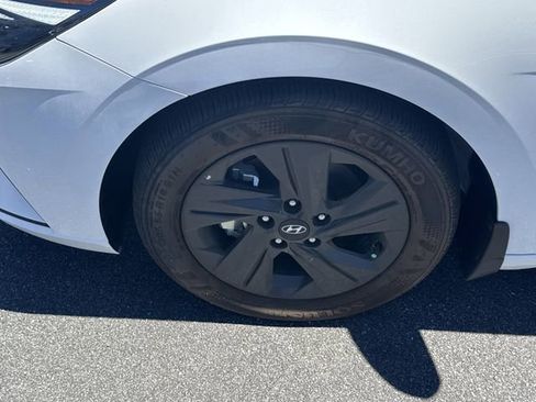 Certified 2023 Hyundai Elantra SEL FWD image 11