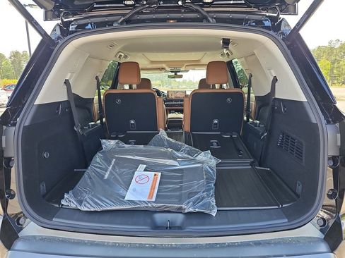New 2026 Nissan Pathfinder Platinum FWD image 18