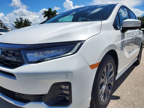 New 2026 Honda Odyssey Touring image 10