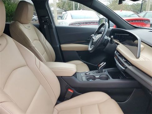 Used 2024 Cadillac XT4 Premium Luxury image 37